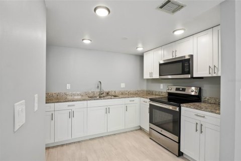 Condo in Tampa, Florida, 1 bedroom № 2202577 - photo 7