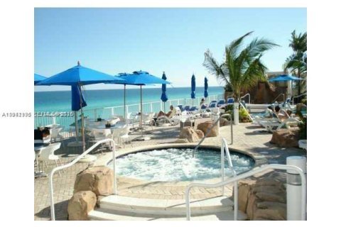 Copropriété à vendre à Sunny Isles Beach, Floride: 61.69 m2 № 2059798 - photo 11