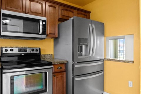 Condo in Sunrise, Florida, 2 bedrooms  № 2004606 - photo 6