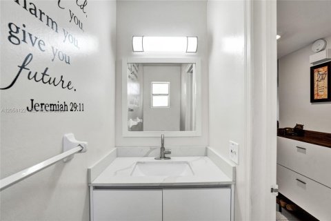 Townhouse in Fort Lauderdale, Florida 3 bedrooms, 140.1 sq.m. № 2248933 - photo 7