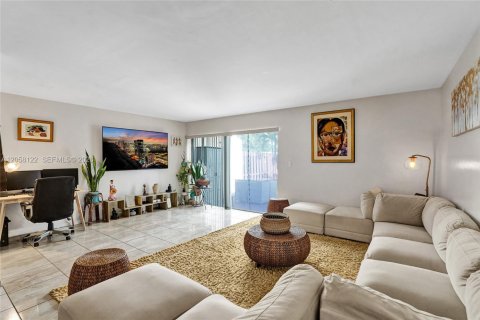 Townhouse in Fort Lauderdale, Florida 3 bedrooms, 140.1 sq.m. № 2248933 - photo 4