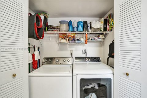 Townhouse in Fort Lauderdale, Florida 3 bedrooms, 140.1 sq.m. № 2248933 - photo 11