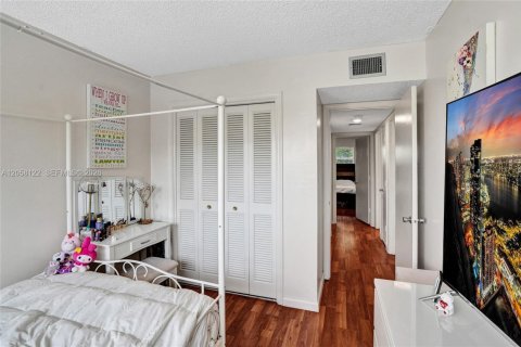 Townhouse in Fort Lauderdale, Florida 3 bedrooms, 140.1 sq.m. № 2248933 - photo 15
