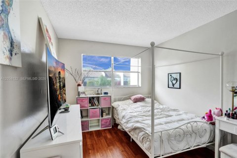 Townhouse in Fort Lauderdale, Florida 3 bedrooms, 140.1 sq.m. № 2248933 - photo 13