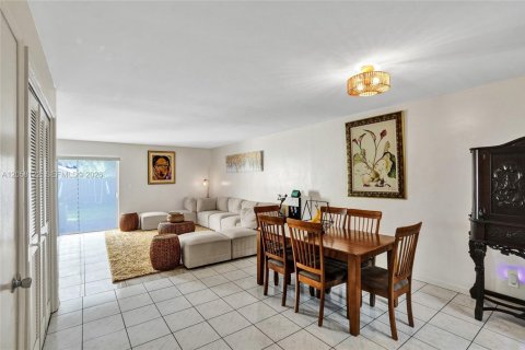 Townhouse in Fort Lauderdale, Florida 3 bedrooms, 140.1 sq.m. № 2248933 - photo 3