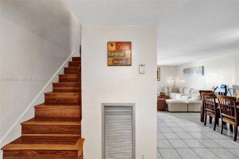 Townhouse in Fort Lauderdale, Florida 3 bedrooms, 140.1 sq.m. № 2248933 - photo 12