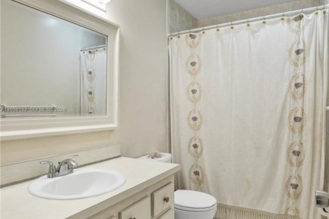 Townhouse in Fort Lauderdale, Florida 3 bedrooms, 140.1 sq.m. № 2248933 - photo 17