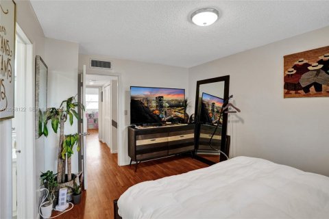 Townhouse in Fort Lauderdale, Florida 3 bedrooms, 140.1 sq.m. № 2248933 - photo 19