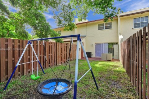 Townhouse in Fort Lauderdale, Florida 3 bedrooms, 140.1 sq.m. № 2248933 - photo 26