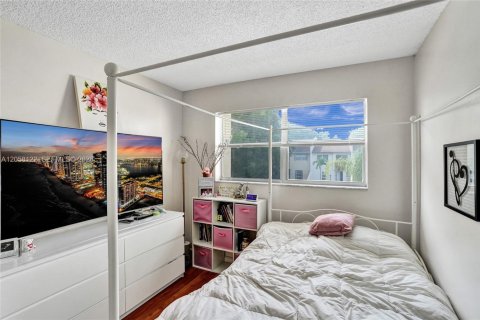 Townhouse in Fort Lauderdale, Florida 3 bedrooms, 140.1 sq.m. № 2248933 - photo 16