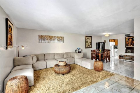 Townhouse in Fort Lauderdale, Florida 3 bedrooms, 140.1 sq.m. № 2248933 - photo 6