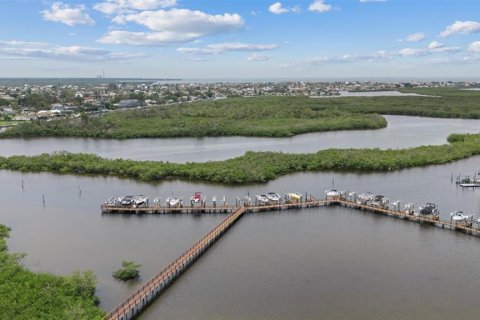 Купить кондоминиум в Нью-Порт-Ричи, Флорида 7 комнат, 139.35м2, № 2259231 - фото 22
