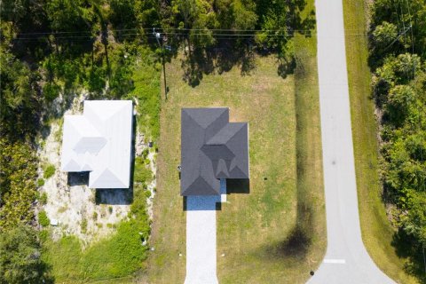 House in Port Charlotte, Florida 3 bedrooms, 117.99 sq.m. № 1869213 - photo 5