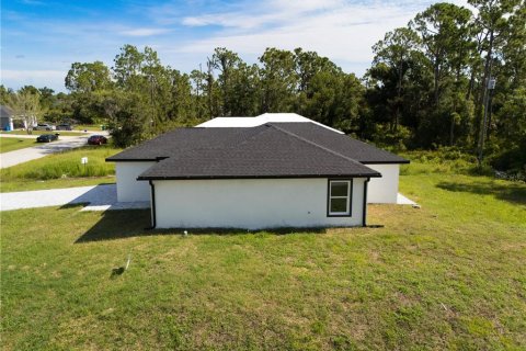 House in Port Charlotte, Florida 3 bedrooms, 117.99 sq.m. № 1869213 - photo 7