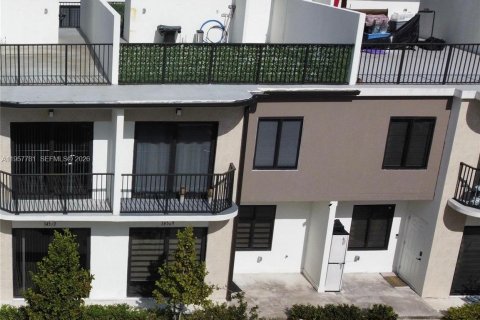 Touwnhouse à louer à Homestead, Floride: 4 chambres, 129.88 m2 № 2011563 - photo 2