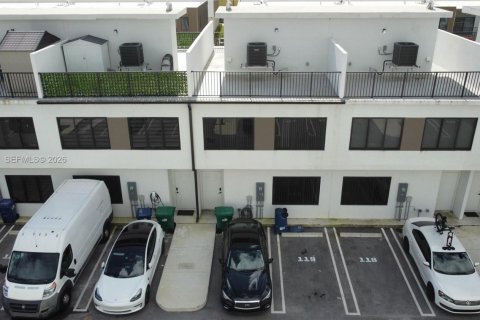 Touwnhouse à louer à Homestead, Floride: 4 chambres, 129.88 m2 № 2011563 - photo 9