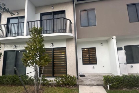 Touwnhouse à louer à Homestead, Floride: 4 chambres, 129.88 m2 № 2011563 - photo 3