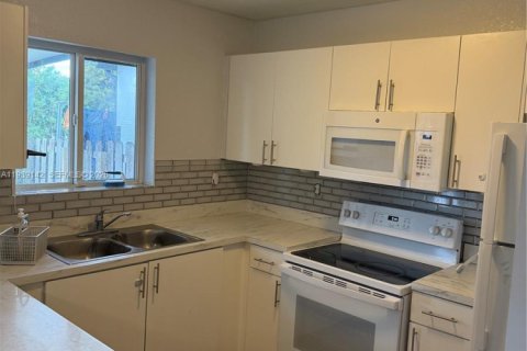 Touwnhouse à louer à Florida City, Floride: 3 chambres, 118.54 m2 № 1996193 - photo 17