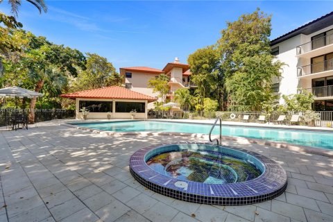Condo in Key Biscayne, Florida, 1 bedroom  № 1859859 - photo 14