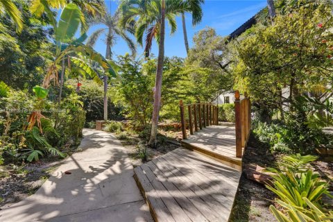 Condo in Key Biscayne, Florida, 1 bedroom  № 1859859 - photo 12