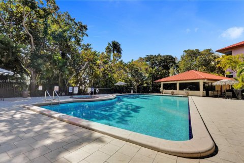 Condo in Key Biscayne, Florida, 1 bedroom  № 1859859 - photo 13