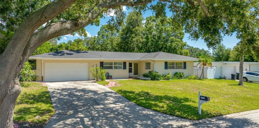 Villa ou maison à Belleair Bluffs, Floride 2 chambres, 116.31 m2 № 1848635