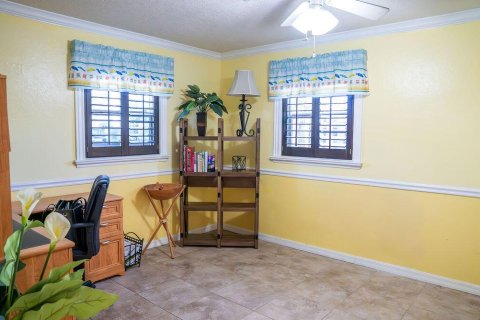 House in Jensen Beach, Florida 4 bedrooms, 120.96 sq.m. № 2188451 - photo 6