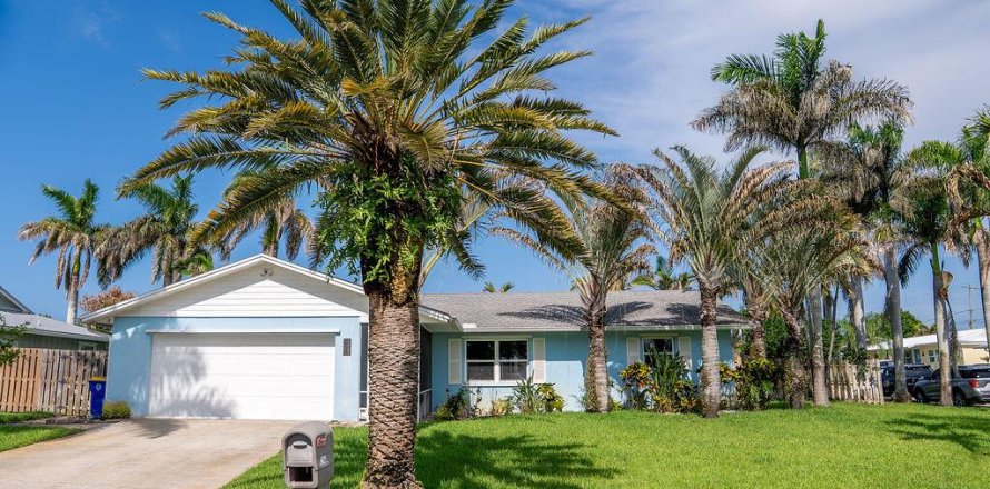 House in Jensen Beach, Florida 4 bedrooms, 120.96 sq.m. № 2188451
