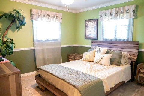 House in Jensen Beach, Florida 4 bedrooms, 120.96 sq.m. № 2188451 - photo 4