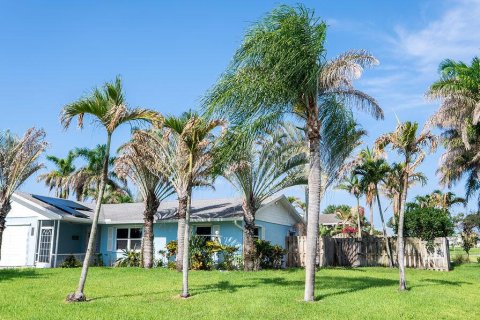 House in Jensen Beach, Florida 4 bedrooms, 120.96 sq.m. № 2188451 - photo 3