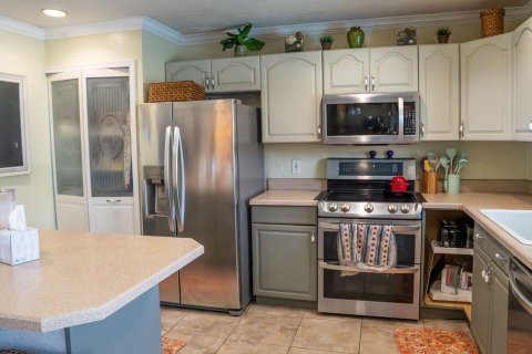 House in Jensen Beach, Florida 4 bedrooms, 120.96 sq.m. № 2188451 - photo 16