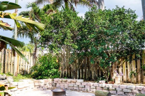 House in Jensen Beach, Florida 4 bedrooms, 120.96 sq.m. № 2188451 - photo 17