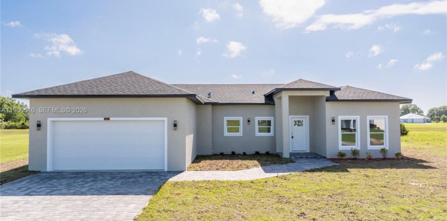House in Sebring, Florida 3 bedrooms, 147.34 sq.m. № 2081692