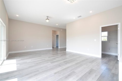 House in Sebring, Florida 3 bedrooms, 147.34 sq.m. № 2081692 - photo 19
