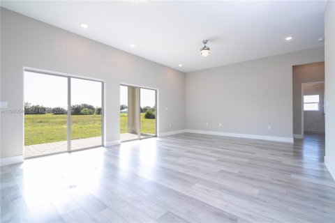 House in Sebring, Florida 3 bedrooms, 147.34 sq.m. № 2081692 - photo 20