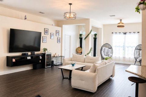 Casa en venta en Lake Wales, Florida, 5 dormitorios, 213.86 m2 № 2319002 - foto 5