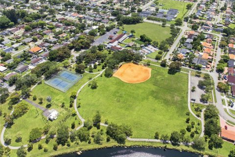 Villa ou maison à vendre à Miami, Floride: 3 chambres, 142.51 m2 № 2254088 - photo 9
