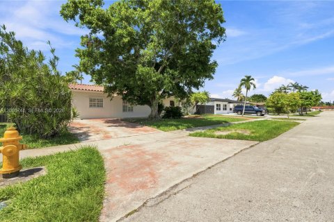 Villa ou maison à vendre à Miami, Floride: 3 chambres, 142.51 m2 № 2254088 - photo 2