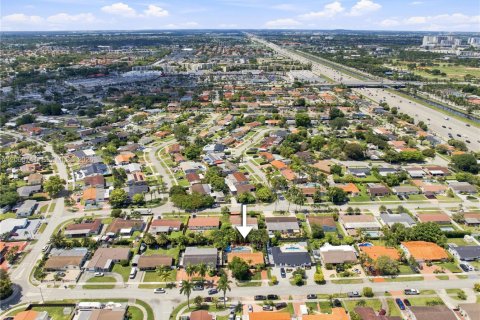 Villa ou maison à vendre à Miami, Floride: 3 chambres, 142.51 m2 № 2254088 - photo 8
