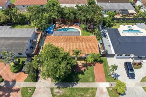 Villa ou maison à vendre à Miami, Floride: 3 chambres, 142.51 m2 № 2254088 - photo 3