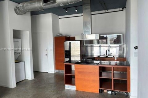 Condo in Miami, Florida, 2 bedrooms  № 2086452 - photo 3