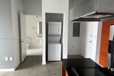 Condo in Miami, Florida, 2 bedrooms  № 2086452 - photo 12