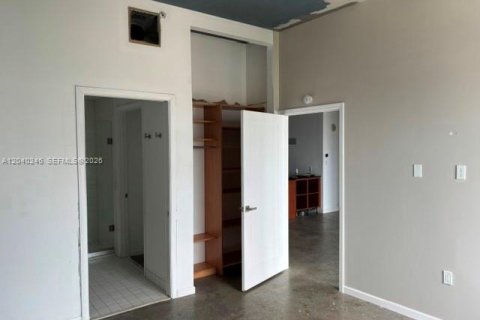 Condo in Miami, Florida, 2 bedrooms  № 2086452 - photo 11