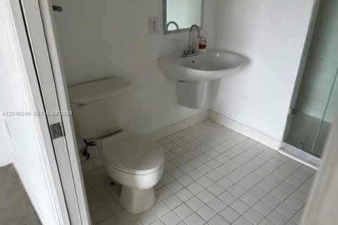 Condo in Miami, Florida, 2 bedrooms  № 2086452 - photo 6