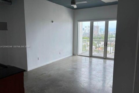 Condo in Miami, Florida, 2 bedrooms  № 2086452 - photo 4