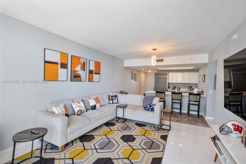 Copropriété à louer à Miami, Floride: 2 chambres, 84.54 m2 № 2076379 - photo 3