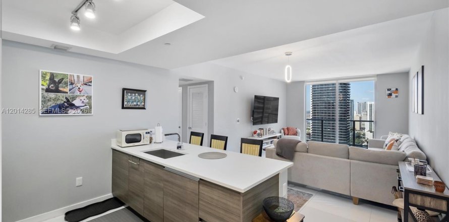 Condo à Miami, Floride, 2 chambres  № 2076379