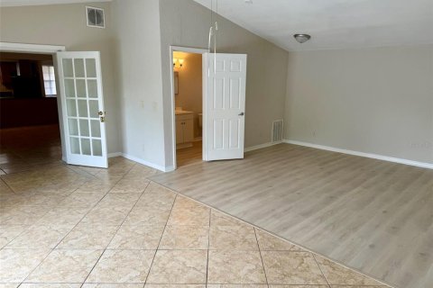 Casa en alquiler en Tampa, Florida, 3 dormitorios, 160.35 m2 № 1915925 - foto 10