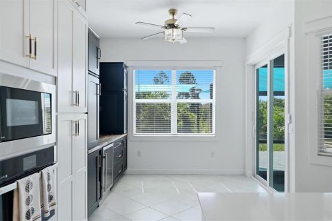 Villa ou maison à vendre à Port Charlotte, Floride: 3 chambres, 216.28 m2 № 2420411 - photo 16