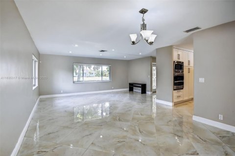 House in Davie, Florida 3 bedrooms, 190.91 sq.m. № 1856859 - photo 13